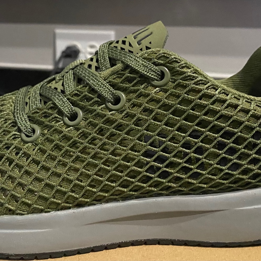 No bull 7.5 new in box nib women’s army green running shoe